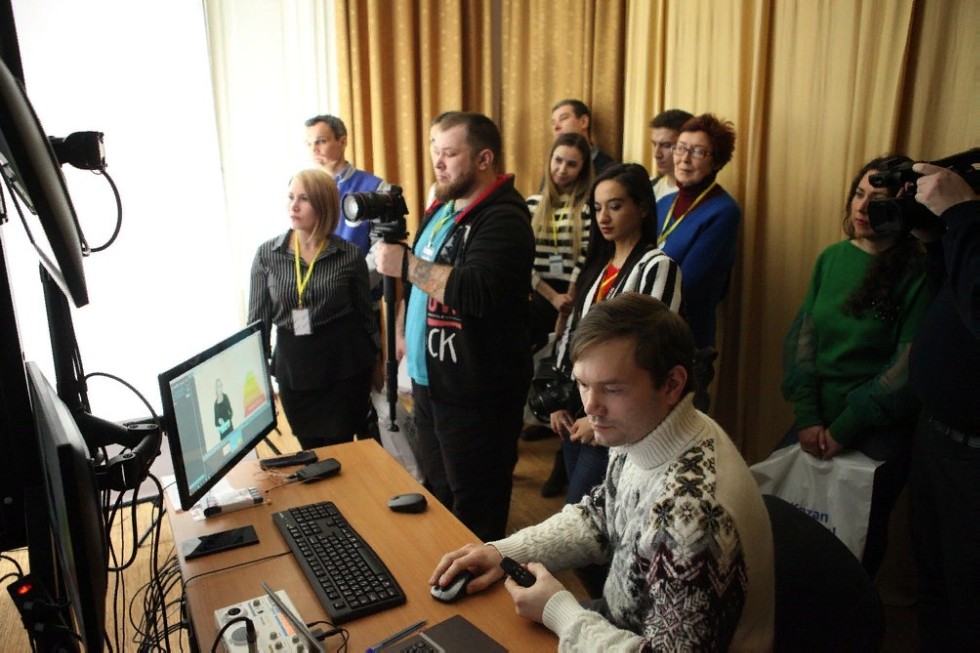 В Елабужском институте КФУ прошёл пресс-тур с участием представителей СМИ и блогеров В Елабужском институте КФУ прошёл пресс-тур с участием представителей СМИ и блогеров