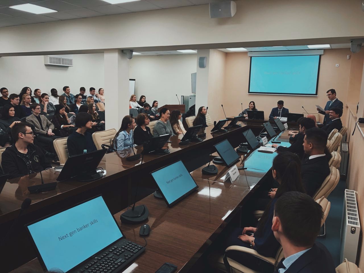 Круглый стол в рамках недели банковского работника Круглый стол в рамках недели банковского работника