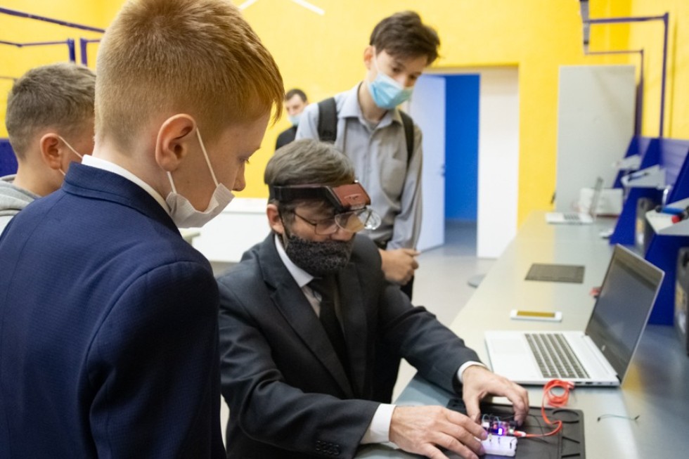 Конкурс 'Созидательный труд для школьников' прошел в Доме научной коллаборации Конкурс 'Созидательный труд для школьников' прошел в Доме научной коллаборации