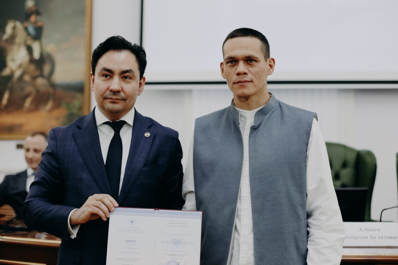 В Институте международных отношений, истории и востоковедения вручили дипломы по программе 'Синхронный перевод (арабский язык)' В Институте международных отношений, истории и востоковедения вручили дипломы по программе 'Синхронный перевод (арабский язык)'