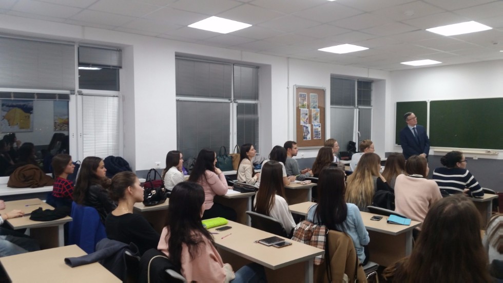 ������-����� EY