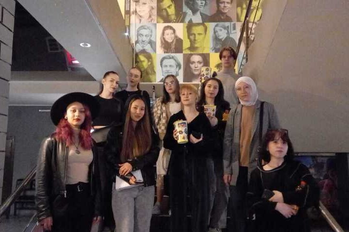 Студенты посмотрели кинофильм 'Сто лет тому вперед' Студенты посмотрели кинофильм 'Сто лет тому вперед'