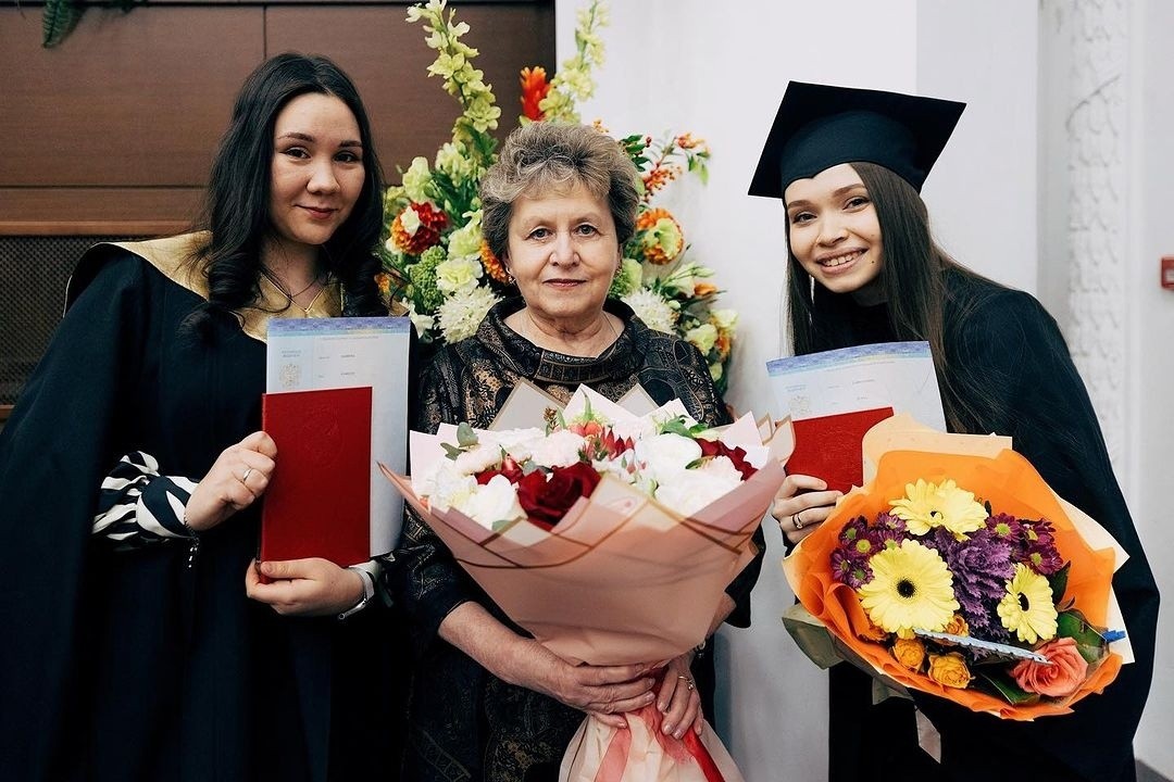 Торжественное вручение дипломов магистров экономики выпускникам заочной магистерской программы Торжественное вручение дипломов магистров экономики выпускникам заочной магистерской программы