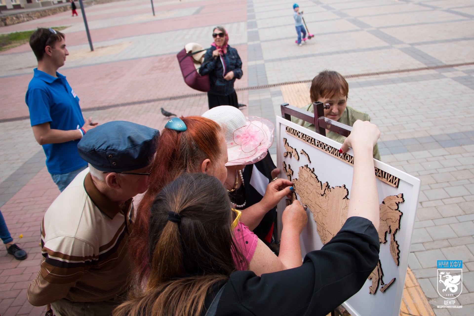В День России студенческий актив НЧИ КФУ провёл акцию федеральной программы В День России студенческий актив НЧИ КФУ провёл акцию федеральной программы