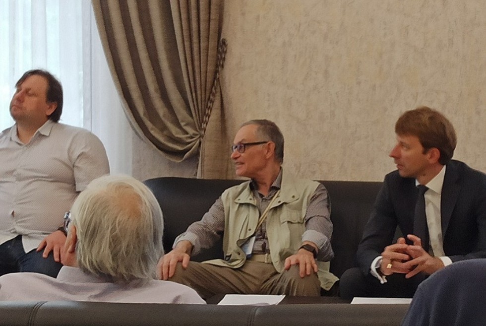 Международная школа-конференция 'Комплексный анализ и его приложения' Международная школа-конференция 'Комплексный анализ и его приложения'