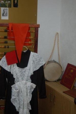 ����� �������� 33. �. ������������