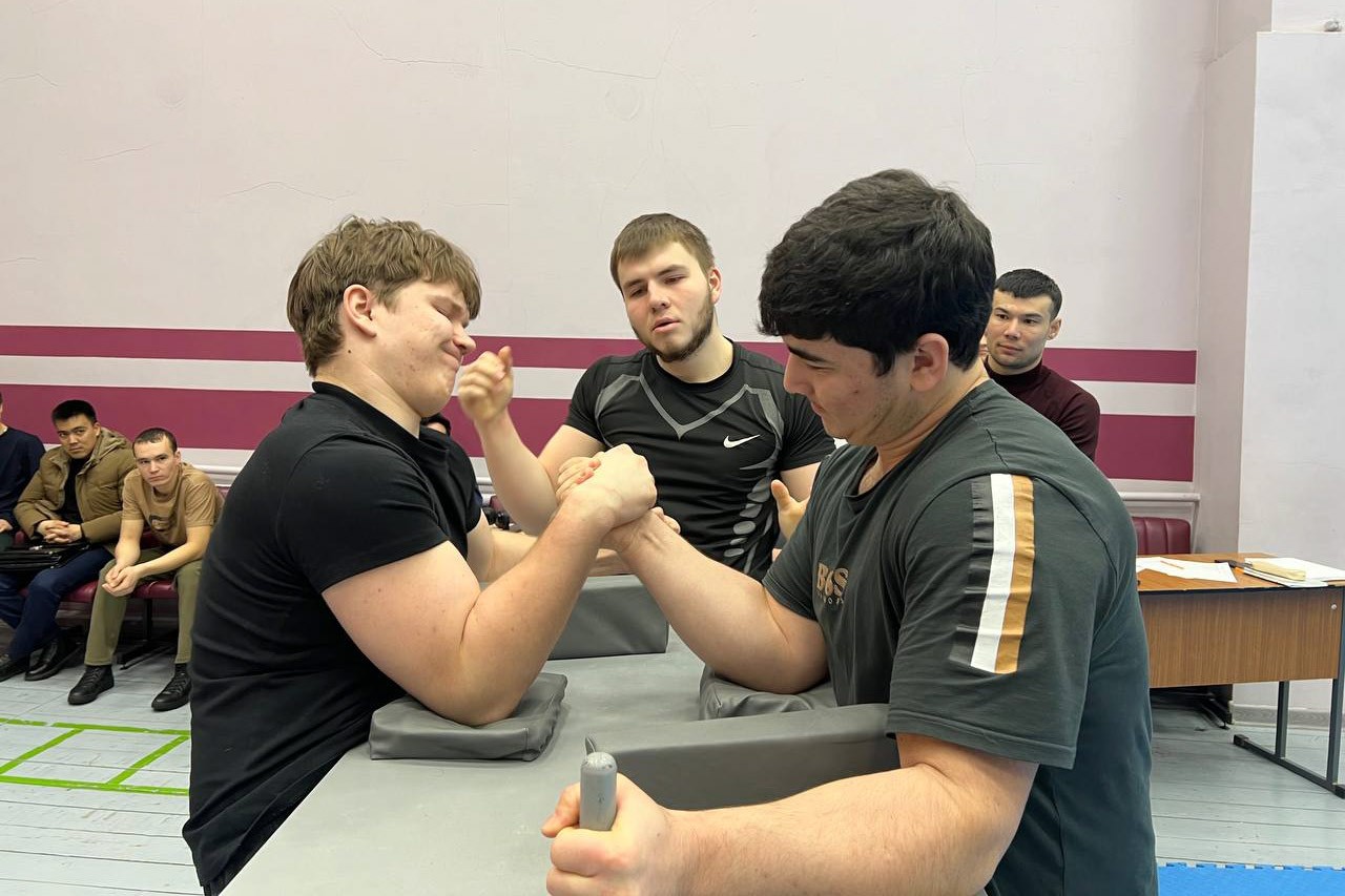 В Елабужском институте КФУ определили лучших армрестлеров В Елабужском институте КФУ определили лучших армрестлеров