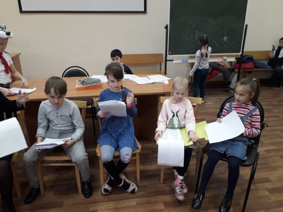 Детский театр 'Радуга' ставит пьесу С.Я.Маршака 'Кошкин дом' Детский театр 'Радуга' ставит пьесу С.Я.Маршака 'Кошкин дом'