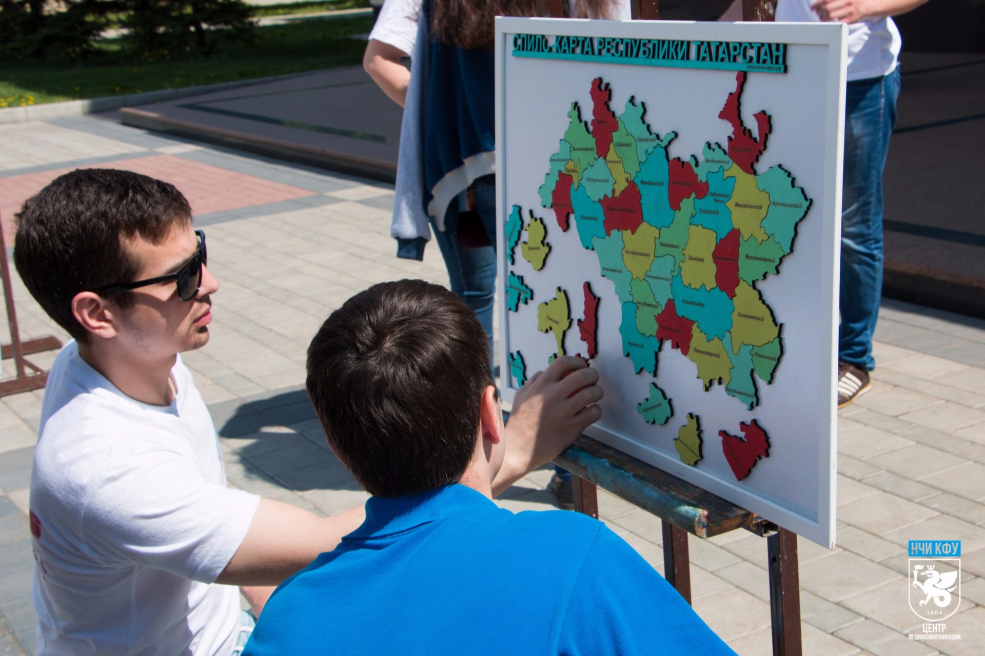 В День России студенческий актив НЧИ КФУ провёл акцию федеральной программы В День России студенческий актив НЧИ КФУ провёл акцию федеральной программы