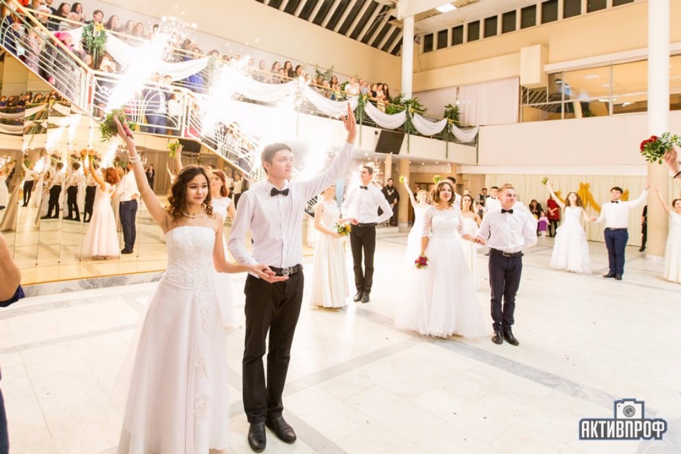 Торжественный бал в честь Дня рождения университета прошел в Елабужском институте КФУ Торжественный бал в честь Дня рождения университета прошел в Елабужском институте КФУ