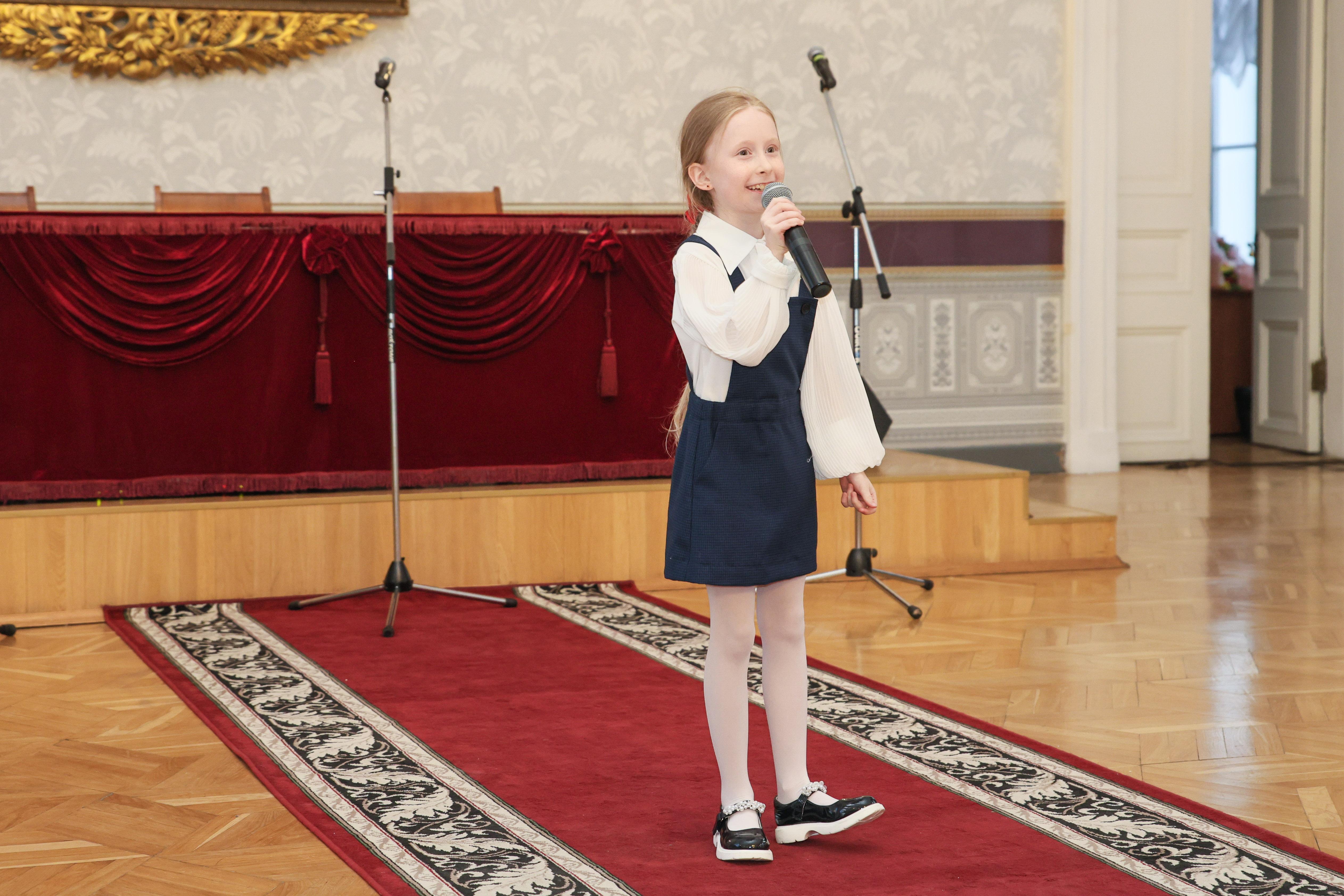 Ректор КФУ Ленар Сафин: 'Женщины приносят в этот мир гармонию, нежность, красоту и самое сильное, чистое, бескорыстное чувство ? безусловную материнскую любовь' Ректор КФУ Ленар Сафин: 'Женщины приносят в этот мир гармонию, нежность, красоту и самое сильное, чистое, бескорыстное чувство ? безусловную материнскую любовь'