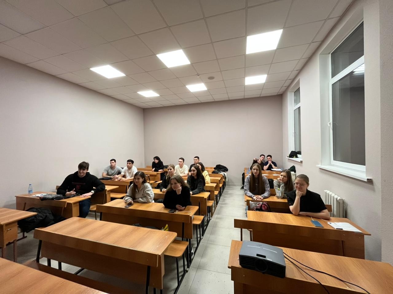 20 ноября 2025 года в группе 14.1-381 был проведен кураторский час на тему 'О вопросах национальной и общественной безопасности' 20 ноября 2025 года в группе 14.1-381 был проведен кураторский час на тему 'О вопросах национальной и общественной безопасности'