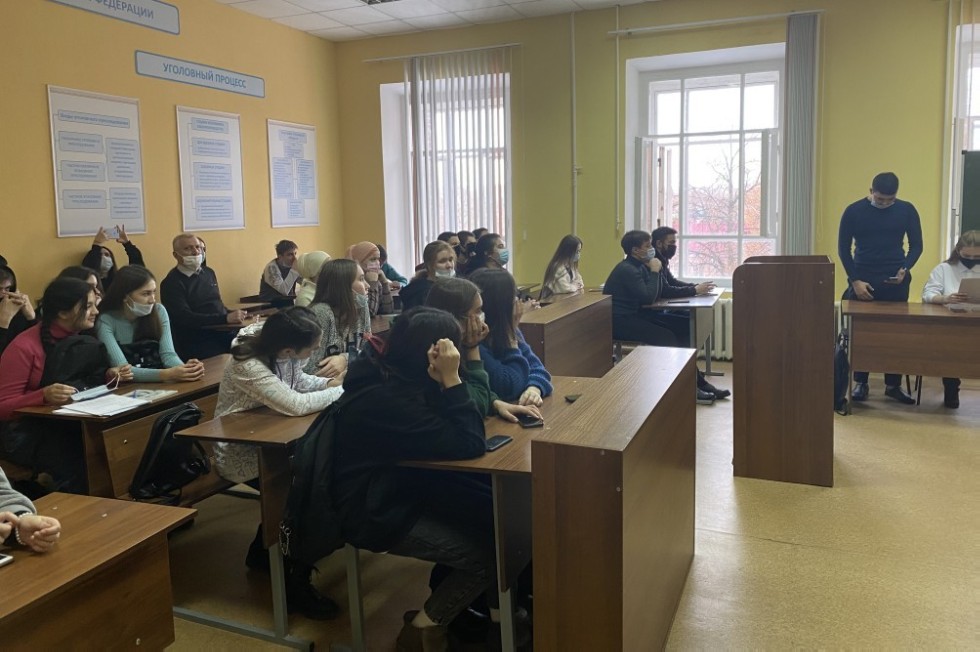 В Елабужском институте КФУ прошла Юридическая неделя, приуроченная ко Дню юриста В Елабужском институте КФУ прошла Юридическая неделя, приуроченная ко Дню юриста