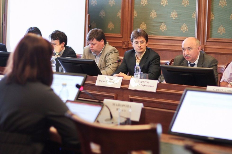 Rector Ilshat Gafurov Meets with Microsoft and Rohde & Schwarz