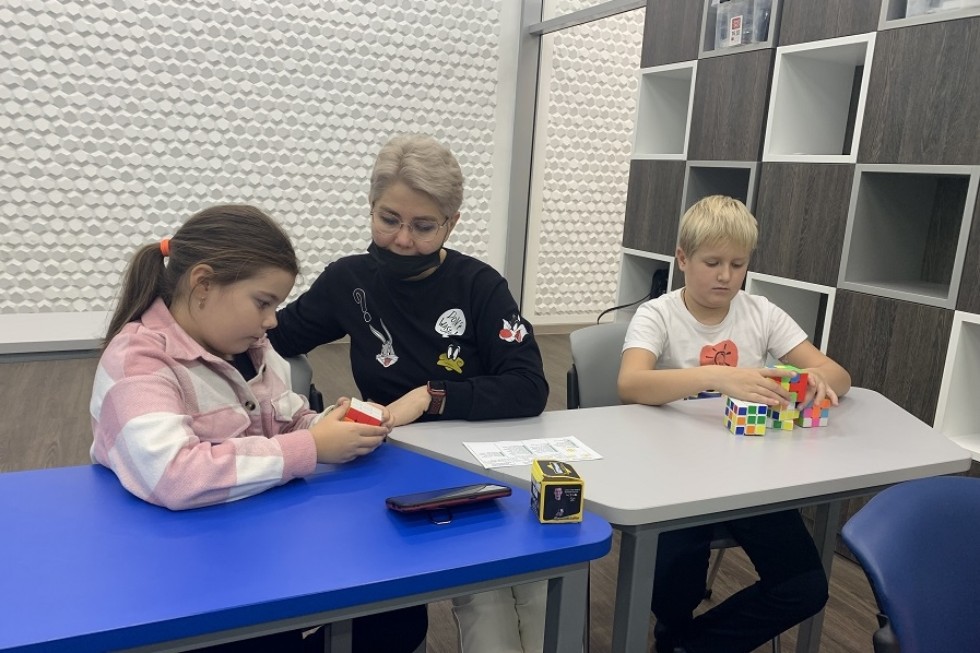 Тематические занятия проходят в Доме научной коллаборации имени К. А. Валиева Тематические занятия проходят в Доме научной коллаборации имени К. А. Валиева