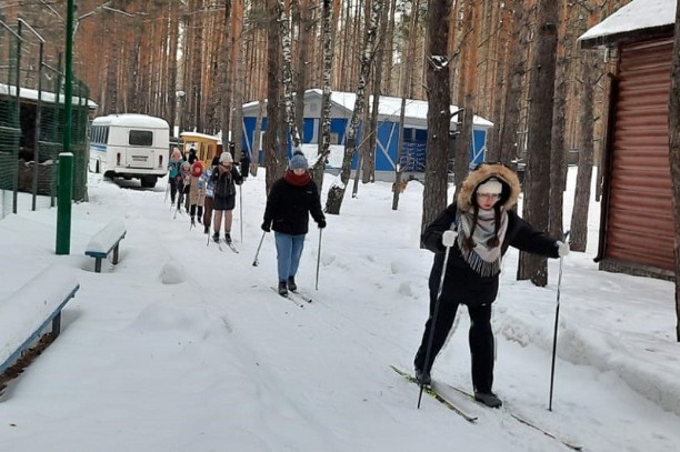 Для студентов отделения филологии и истории провели занятие по лыжной подготовке Для студентов отделения филологии и истории провели занятие по лыжной подготовке