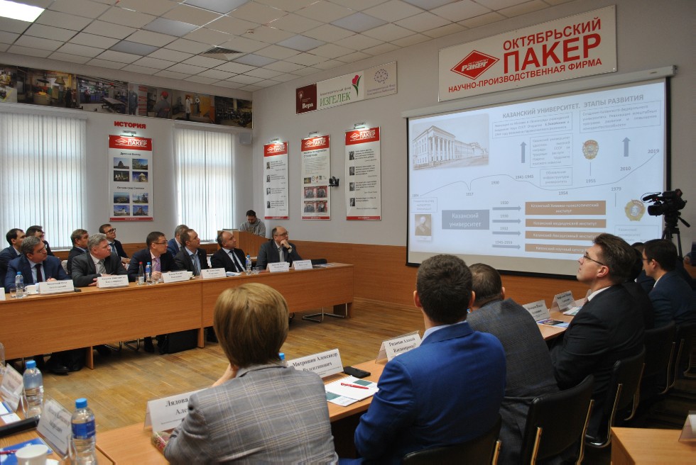Топ-менеджеры 'ЛУКОЙЛ-Инжиниринг' посетили Казанский федеральный университет