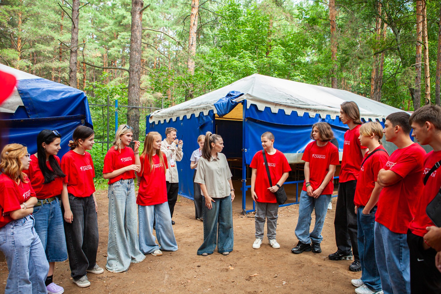 Глава ЕМР встретился со школьниками из ЛНР Глава ЕМР встретился со школьниками из ЛНР