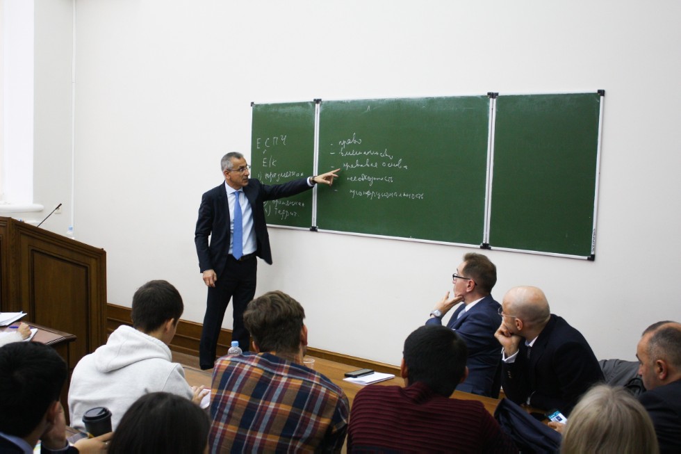 28 сентября в стенах Юридического факультета состоялась лекция судьи Европейского суда по правам человека Л. Гусейнова 28 сентября в стенах Юридического факультета состоялась лекция судьи Европейского суда по правам человека Л. Гусейнова