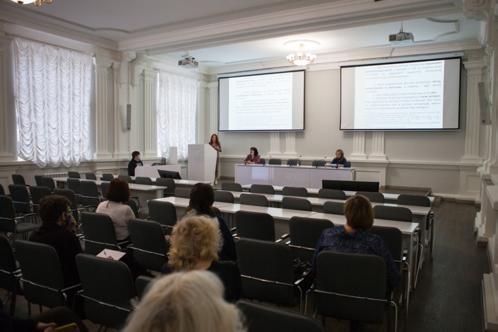 В Елабужском институте начала работу Международная научно-практическая конференция 'Литературная педагогика и ее роль в развитии эмоциональной грамотности' В Елабужском институте начала работу Международная научно-практическая конференция 'Литературная педагогика и ее роль в развитии эмоциональной грамотности'