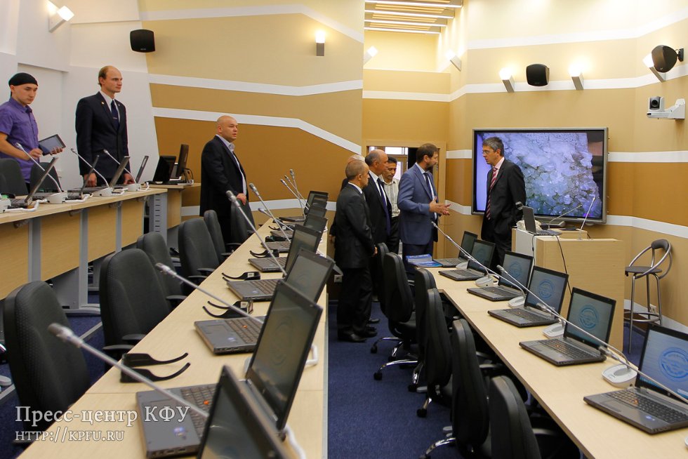 Александр Повалко ознакомился с ходом подготовки дорожной карты повышения конкурентоспособности КФУ Александр Повалко ознакомился с ходом подготовки дорожной карты повышения конкурентоспособности КФУ