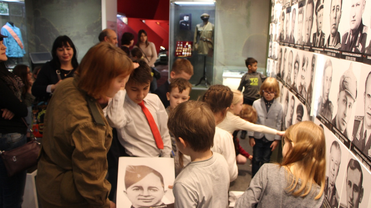 Детский театр КФУ 'Радуга' и спектакль о Великой Отечественной войне Детский театр КФУ 'Радуга' и спектакль о Великой Отечественной войне