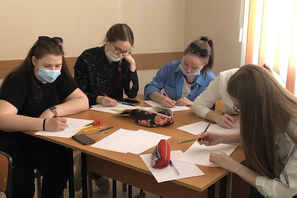 Выпускник - студенту: использование визуализации и арт-терапии в тренинговой работе Выпускник - студенту: использование визуализации и арт-терапии в тренинговой работе