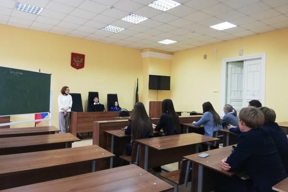 'Школа правового воспитания' пригласила на встречу старшеклассников университетской школы 'Школа правового воспитания' пригласила на встречу старшеклассников университетской школы