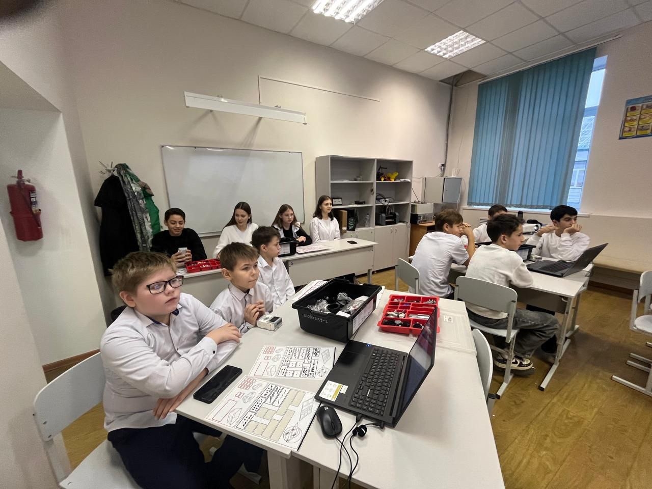 Будущее в руках молодежи Будущее в руках молодежи