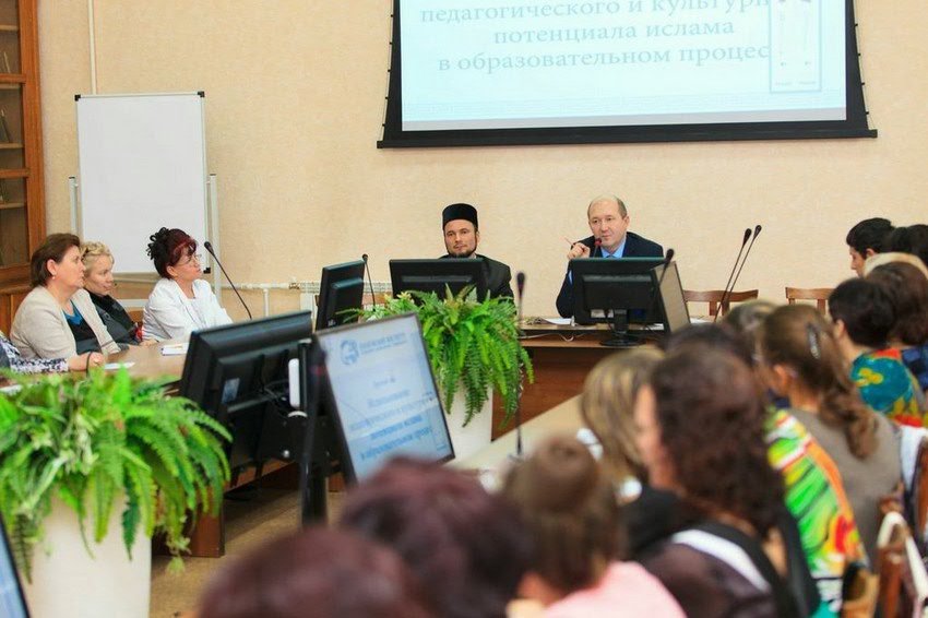 21 ноября в Елабужском институте КФУ прошла V Всероссийская научно-практическая конференция школьников и студентов 'Татарский язык, литература и история: прошлое, настоящее и будущее'. 21 ноября в Елабужском институте КФУ прошла V Всероссийская научно-практическая конференция школьников и студентов 'Татарский язык, литература и история: прошлое, настоящее и будущее'.