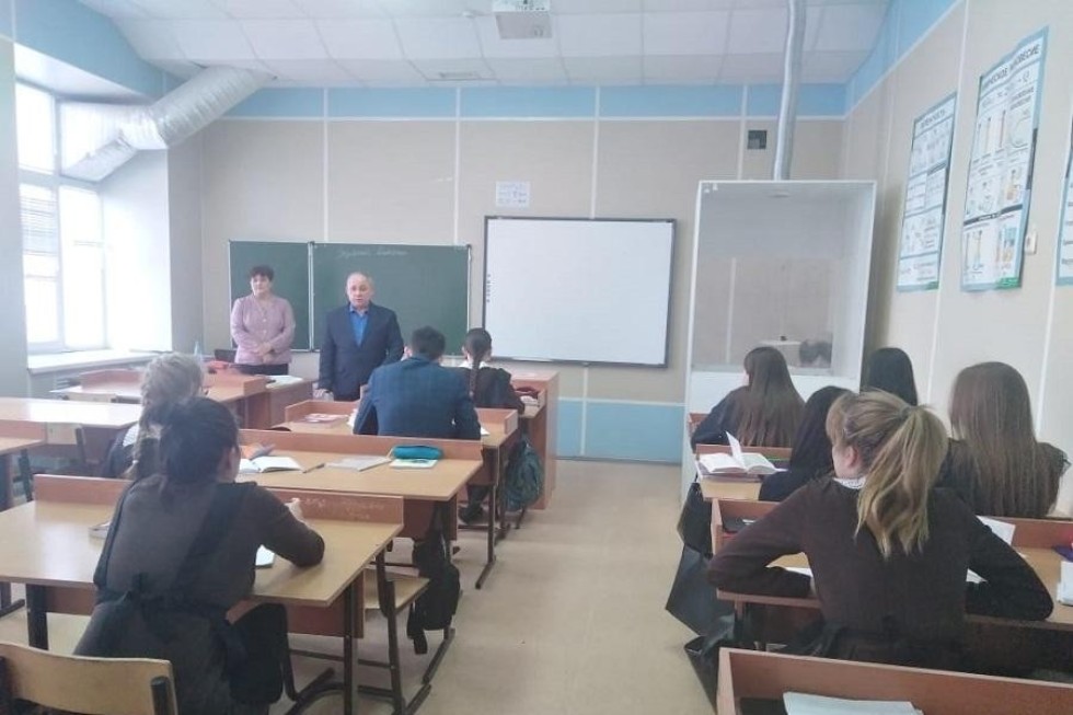 'Поступай в Елабужский - поступай в Федеральный!' 'Поступай в Елабужский - поступай в Федеральный!'