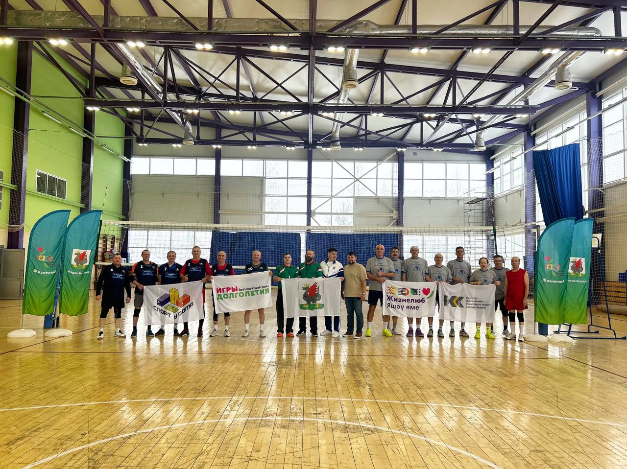 Ветеран КФУ награжден медалью и дипломом 'Легенда игр' Ветеран КФУ награжден медалью и дипломом 'Легенда игр'