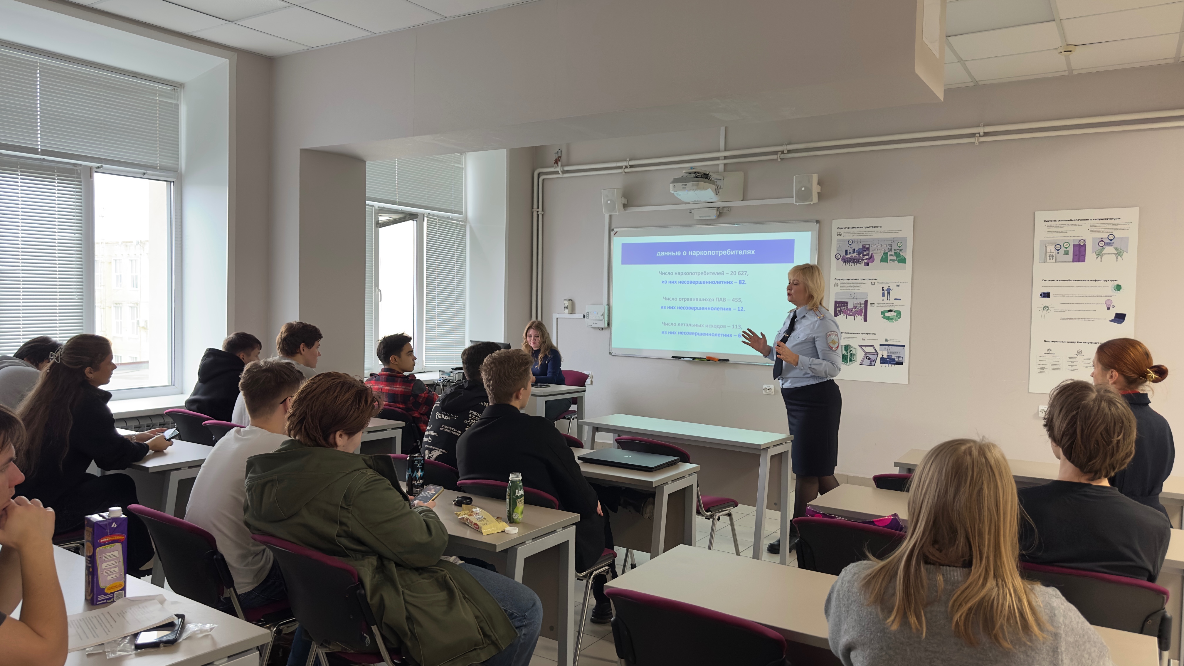 '  ? 2025':          ,, ,  ,  -2025