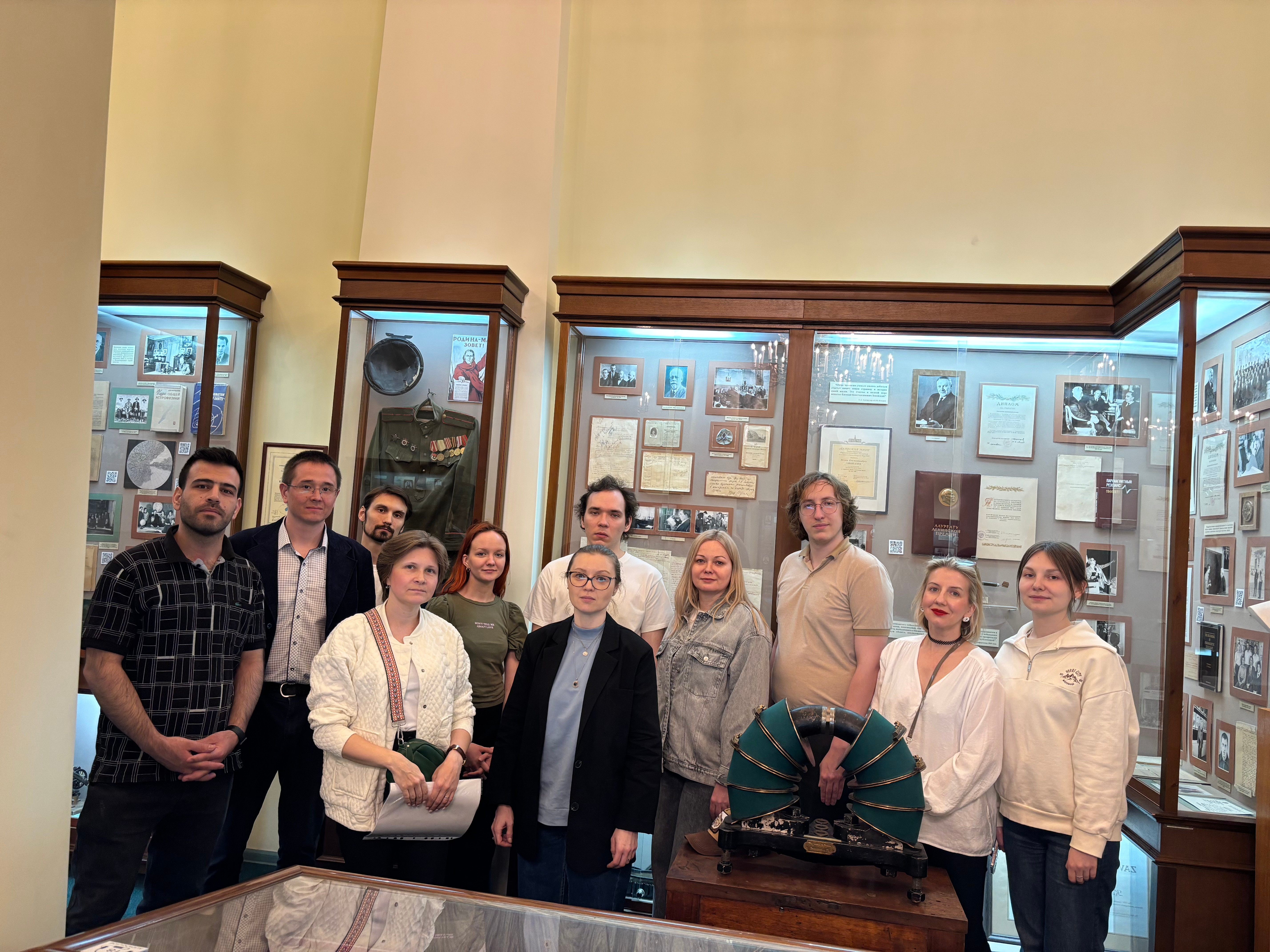 Студенты-философы посетили выставку музея КФУ Студенты-философы посетили выставку музея КФУ