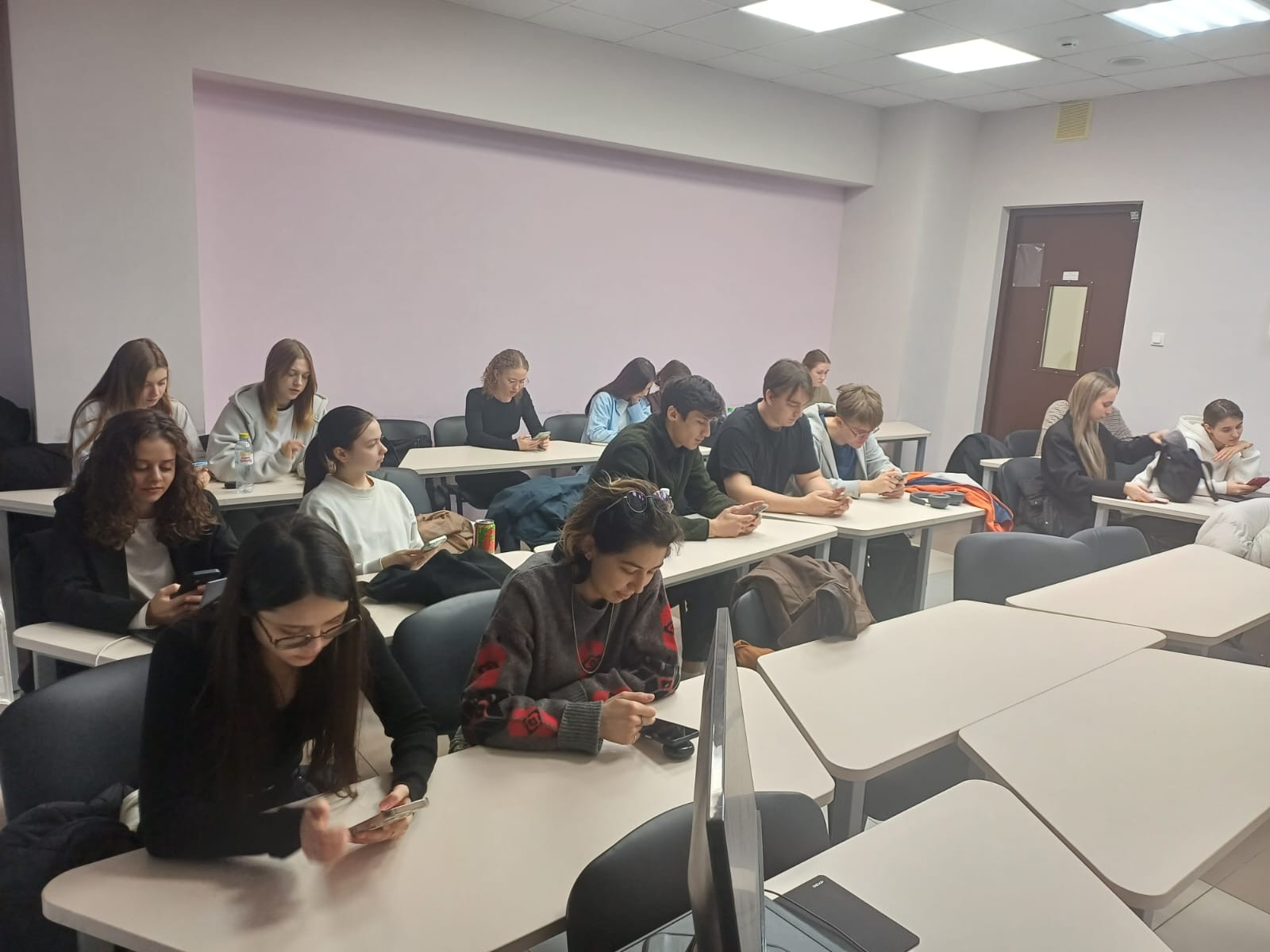 Студенты ИСФНиМК приняли участие в Социологическом диктанте Студенты ИСФНиМК приняли участие в Социологическом диктанте