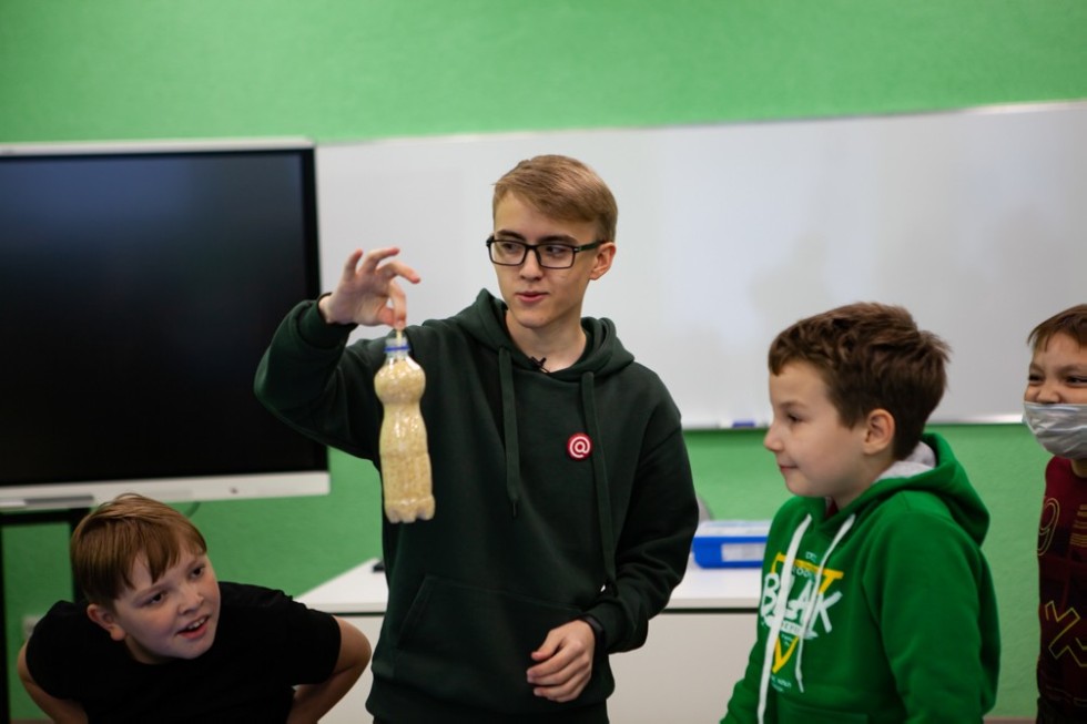 ����������