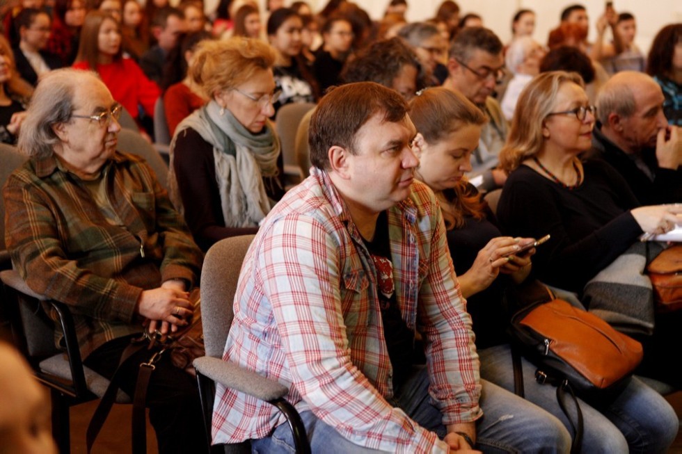 Общество живых поэтов на сцене Елабужского института КФУ Общество живых поэтов на сцене Елабужского института КФУ