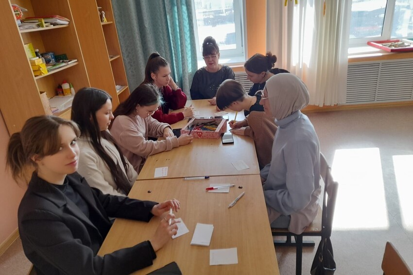 Прошел кураторский час 'Психологическая игра 'Бункер: спасается тот, кто умеет убеждать'' Прошел кураторский час 'Психологическая игра 'Бункер: спасается тот, кто умеет убеждать''