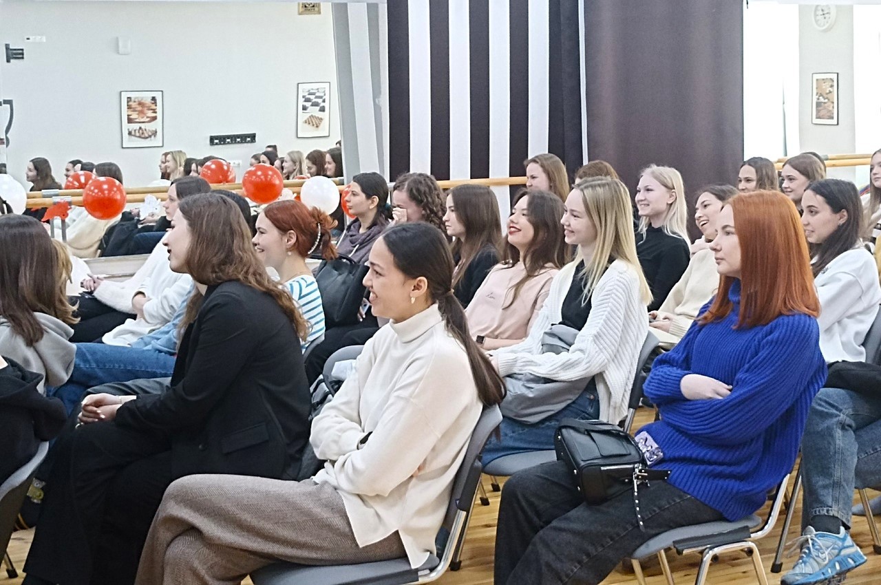 Обучающиеся КФУ приняли участие в интерактивной встрече на тему 'Семья и семейные ценности' Обучающиеся КФУ приняли участие в интерактивной встрече на тему 'Семья и семейные ценности'