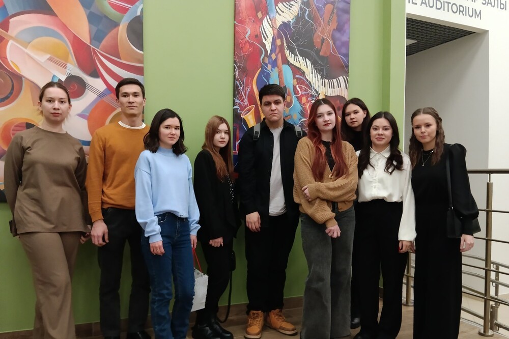 Спектакль 'Зима' Гришковца посмотрели студенты Елабужского института КФУ Спектакль 'Зима' Гришковца посмотрели студенты Елабужского института КФУ