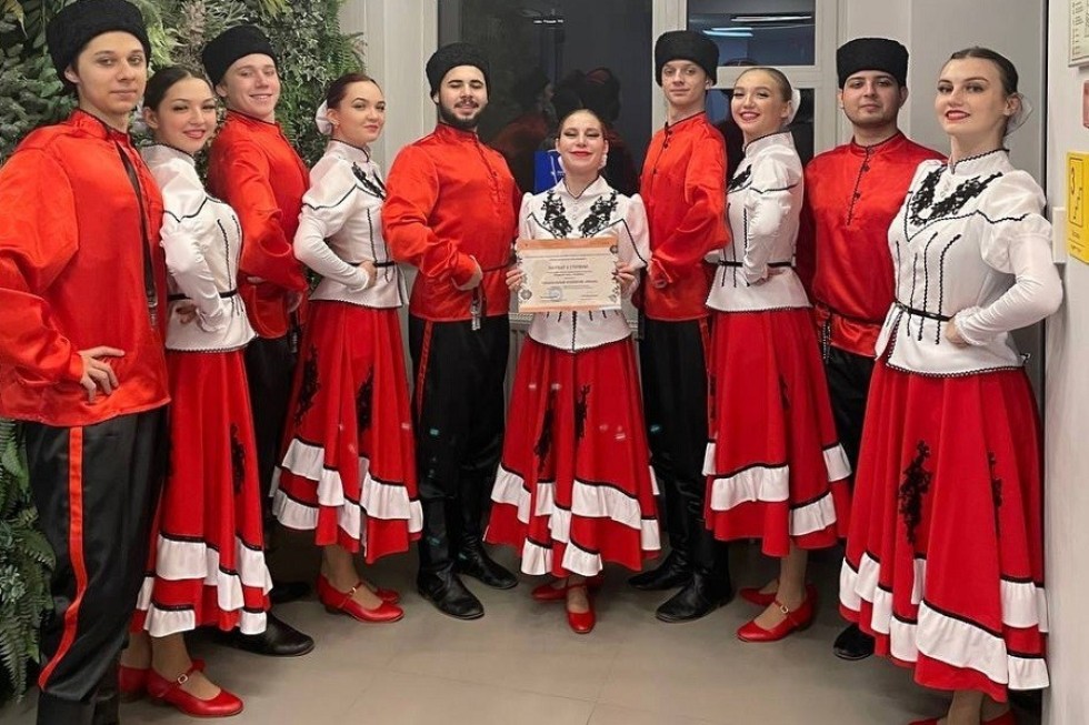 Танцевальный коллектив 'Ялкын' выступил на гала-концерте Приволжского молодежного фестиваля народного творчества 'Национальное достояние' Танцевальный коллектив 'Ялкын' выступил на гала-концерте Приволжского молодежного фестиваля народного творчества 'Национальное достояние'