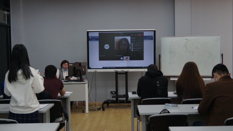 �������������  ������-������������ �����������, ����������� 100-����� �� ��� �������� ��������� ��� ���������