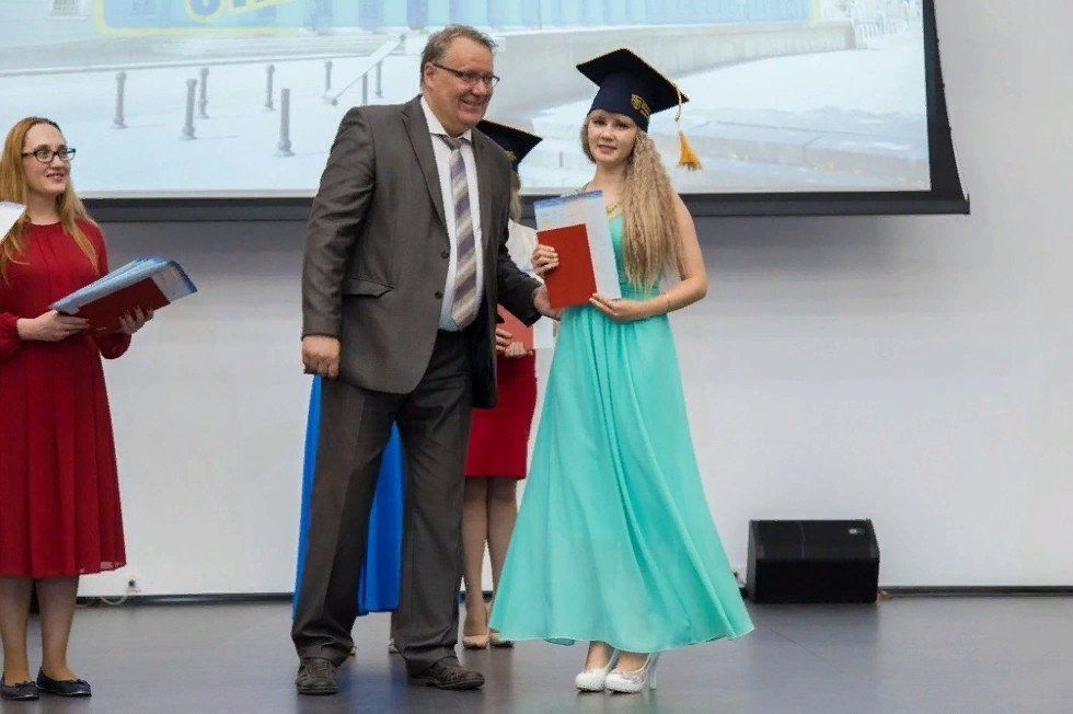 Graduates-honors of Elabuga Institute of KFU receive diplomas Magna cum Laude from the university top officials