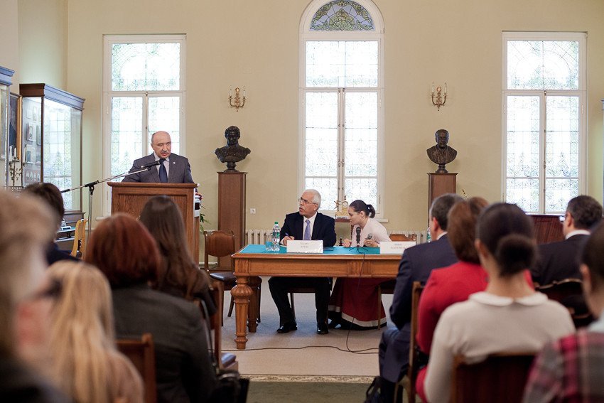 Rare Oriental manus�cripts to be restored in KFU