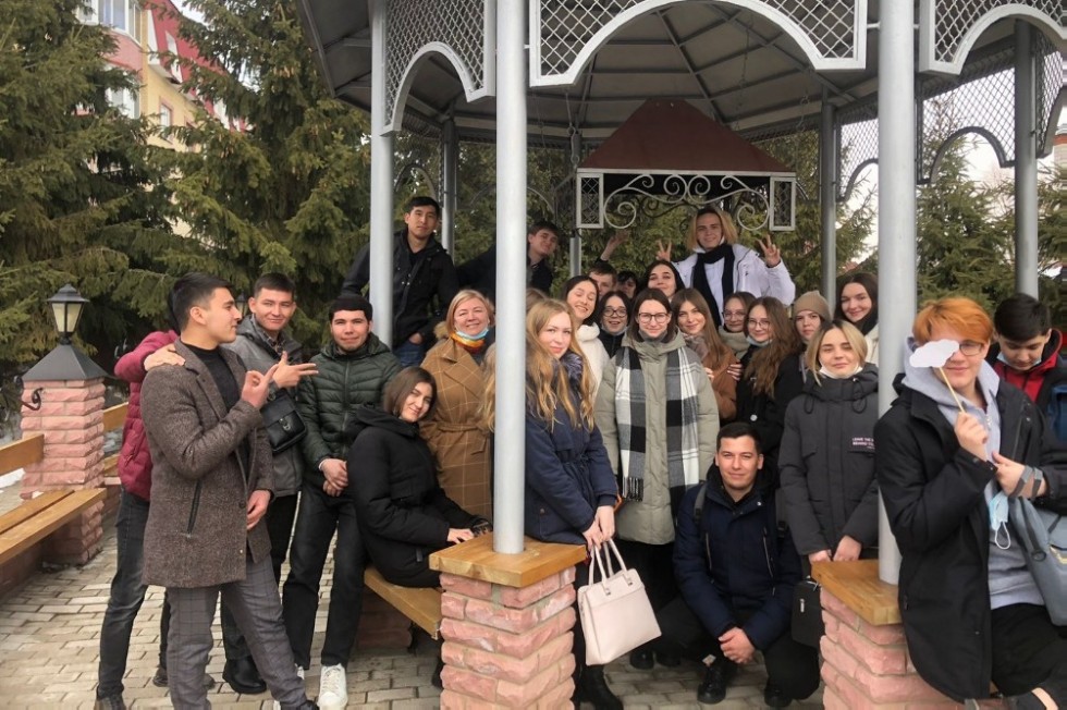 Студенты отделения экономических и юридических наук посетили библиотеку серебряного века Студенты отделения экономических и юридических наук посетили библиотеку серебряного века