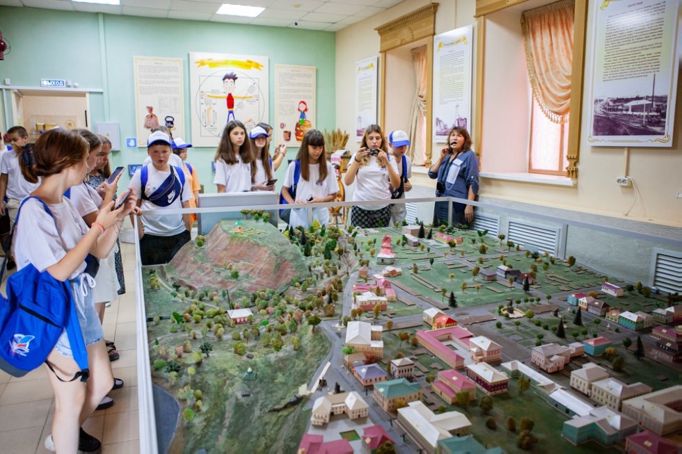 Университетская смена продолжает знакомиться с Елабугой Университетская смена продолжает знакомиться с Елабугой