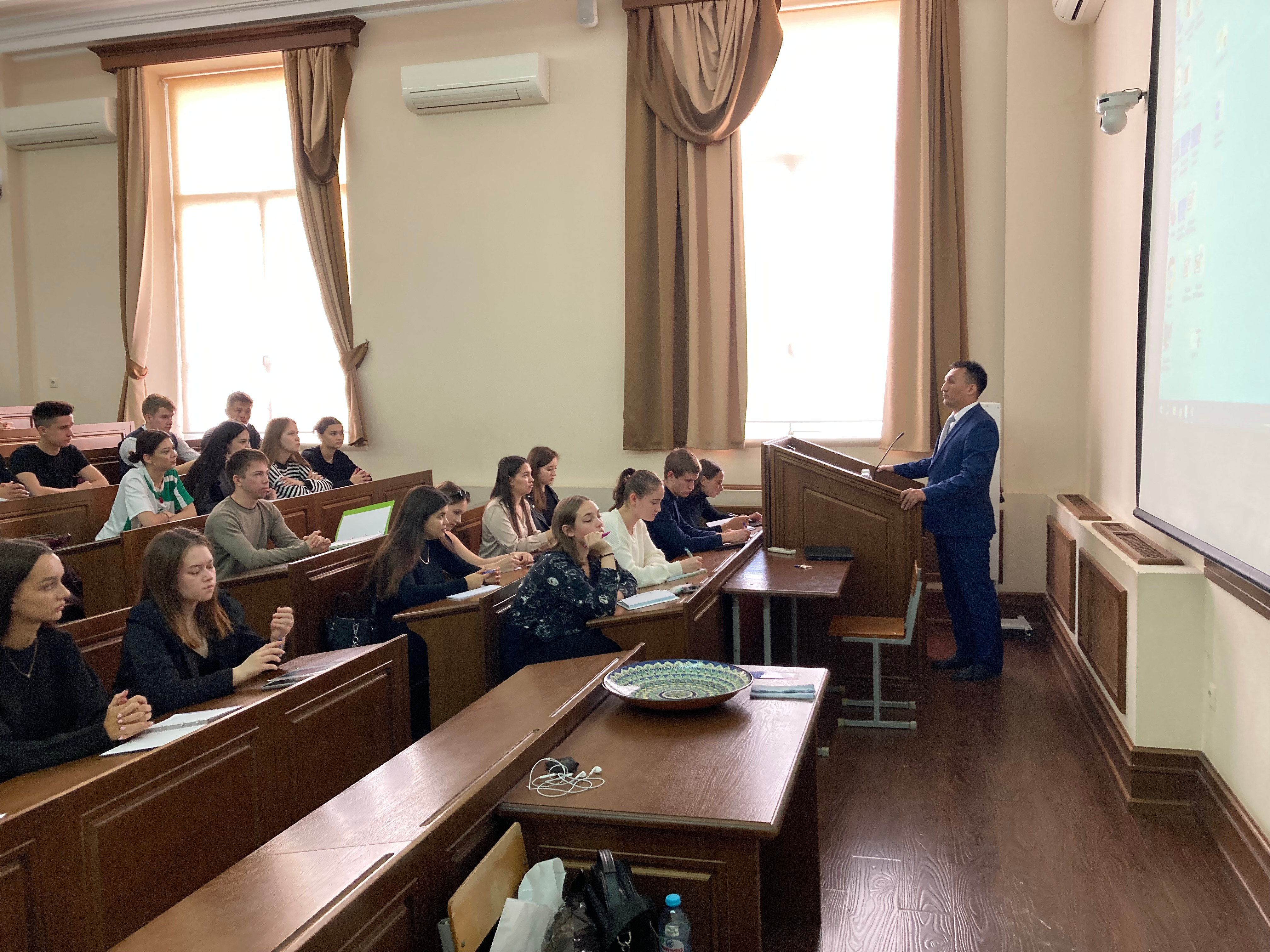 20 сентября на Юридическом факультете проведена бинарная лекция по дисциплине Теория государства и права с участием представителей Ташкентского государственного юридического университета