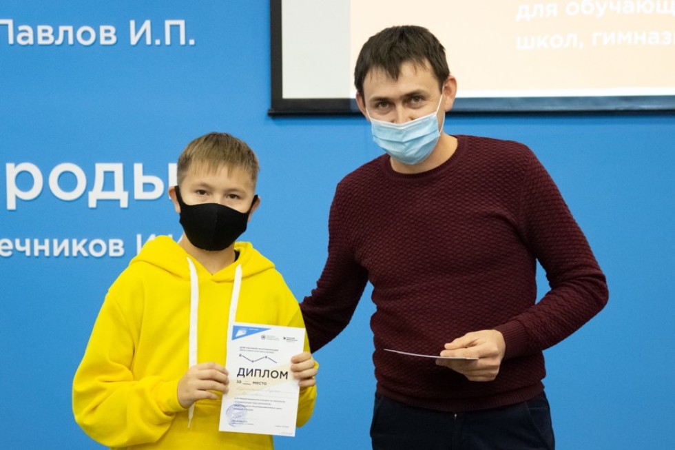 Конкурс 'Созидательный труд для школьников' прошел в Доме научной коллаборации Конкурс 'Созидательный труд для школьников' прошел в Доме научной коллаборации