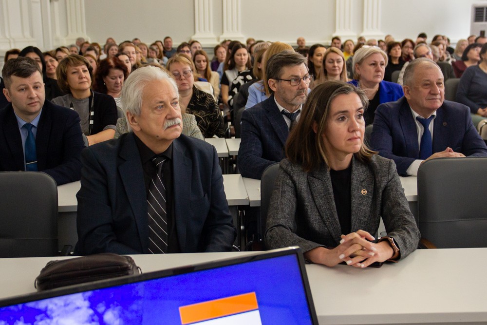 Ректор КФУ представил коллективу Елабужского института нового директора Ректор КФУ представил коллективу Елабужского института нового директора