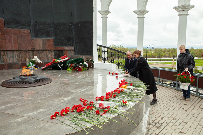 Митинг, премьера, Бессмертный полк: День Победы отметили в Елабужском институте КФУ Митинг, премьера, Бессмертный полк: День Победы отметили в Елабужском институте КФУ